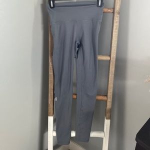 Fleo Size Small Grey Leggings like new